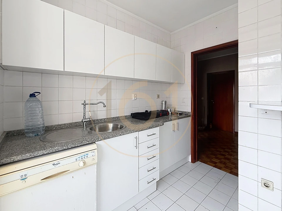 Apartamento T2 para Arrendamento em Pedrouços Foto 5