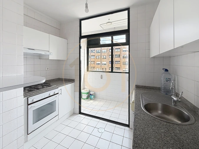Apartamento T2 para Arrendamento em Pedrouços Foto 4