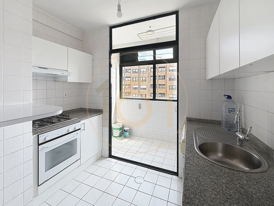 Apartamento T2 para Arrendamento em Pedrouços Foto 4