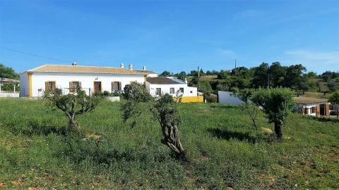 Quinta T4 para Venda em Estômbar e Parchal