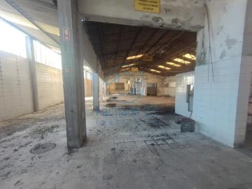Armazém para Venda em Fiães