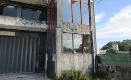 Armazém para Venda em Fiães