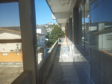 Armazém para Venda em Fiães