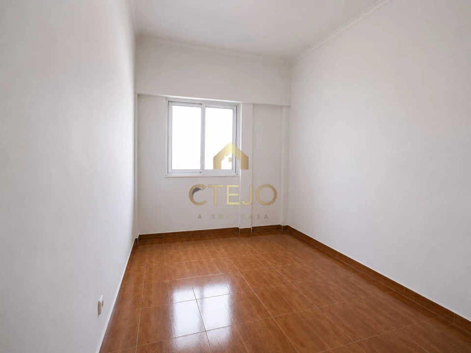 Apartamento T1 para Venda em Santa Iria de Azoia, São João da Talha e Bobadela Foto 9