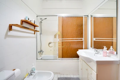 Apartamento T2 para Venda em Santa Iria de Azoia, São João da Talha e Bobadela