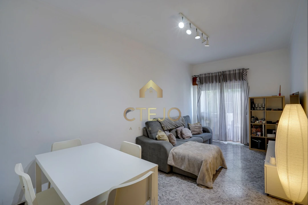 Apartamento T2 para Venda em Santa Iria de Azoia, São João da Talha e Bobadela Foto 4