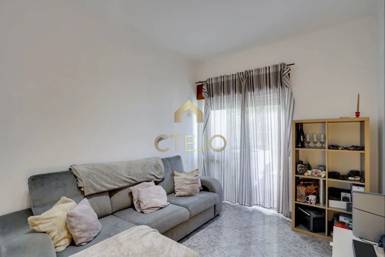 Apartamento T2 para Venda em Santa Iria de Azoia, São João da Talha e Bobadela Foto 5