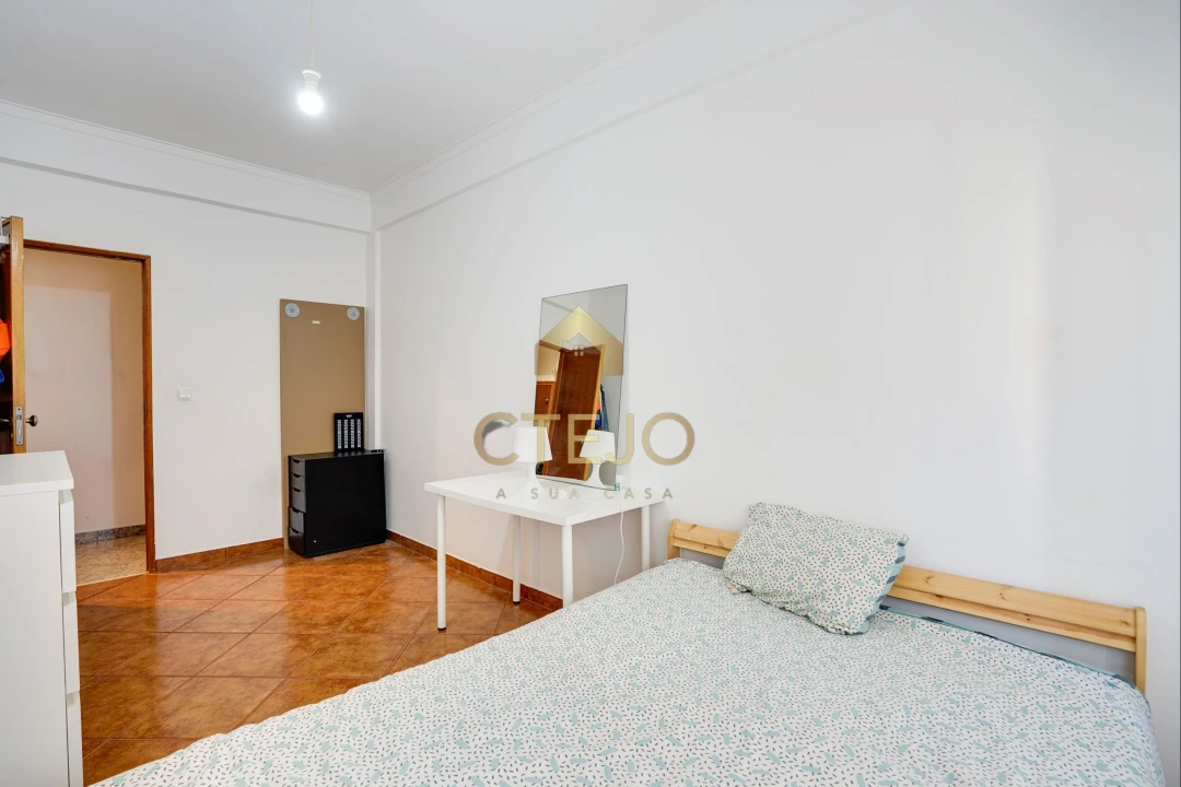 Apartamento T2 para Venda em Santa Iria de Azoia, São João da Talha e Bobadela Foto 18