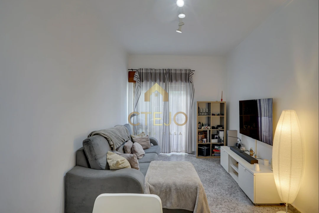 Apartamento T2 para Venda em Santa Iria de Azoia, São João da Talha e Bobadela Foto 2