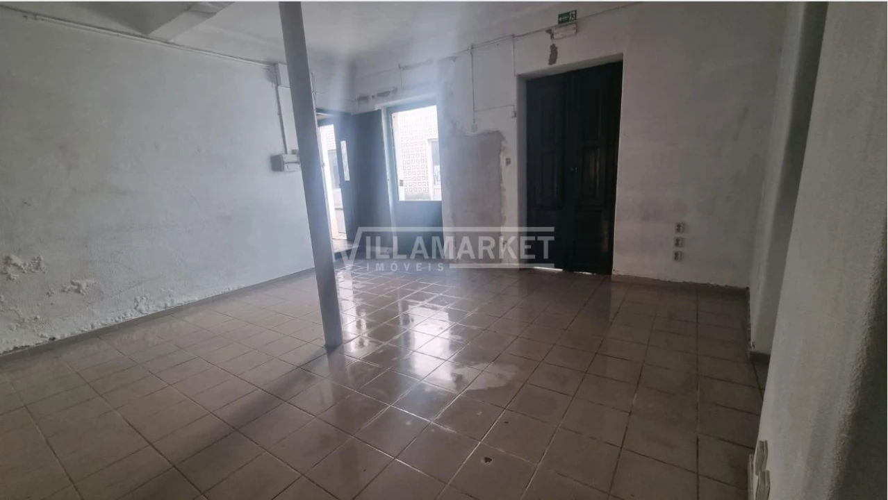 Prédio para Venda em Alcoentre Foto 13