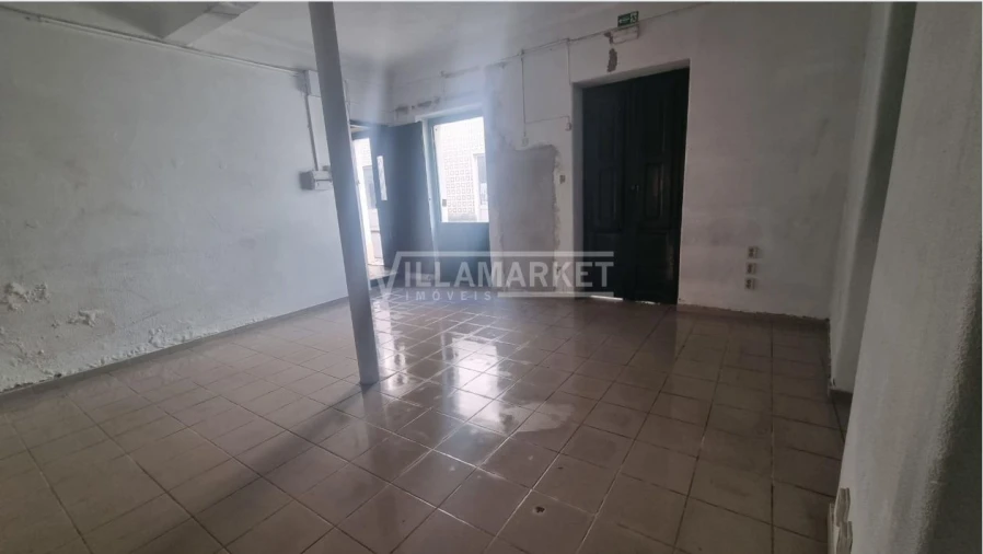 Prédio para Venda em Alcoentre Foto 13