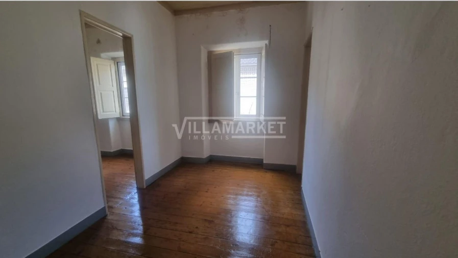 Prédio para Venda em Alcoentre Foto 7