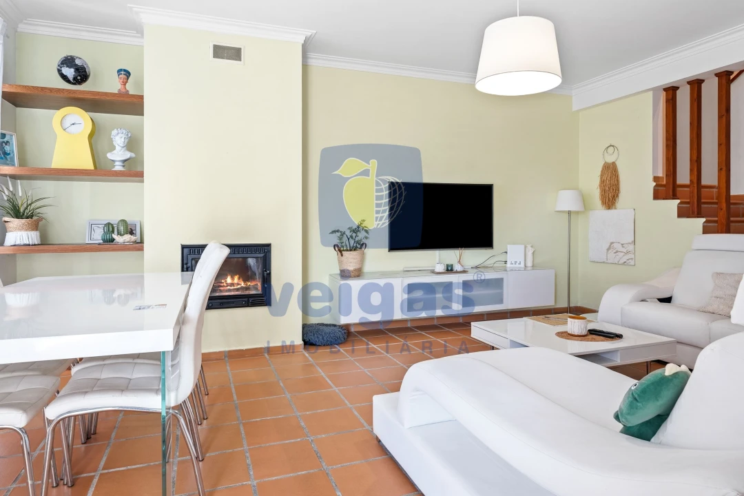 Moradia T4 para Venda em Santo Antonio da Charneca Foto 3