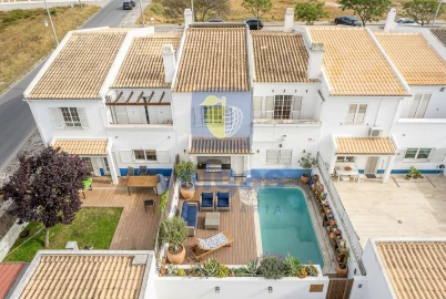 Moradia T4 para Venda em Santo Antonio da Charneca