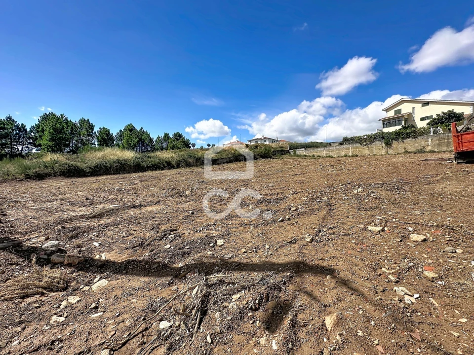 Terreno para Venda em Carrazedo de Montenegro e Curros Foto 1