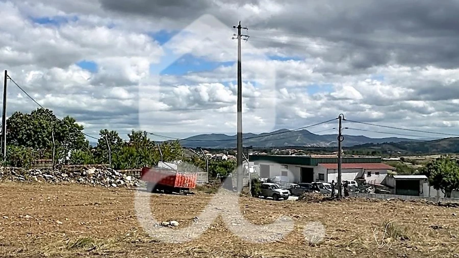 Terreno para Venda em Carrazedo de Montenegro e Curros
