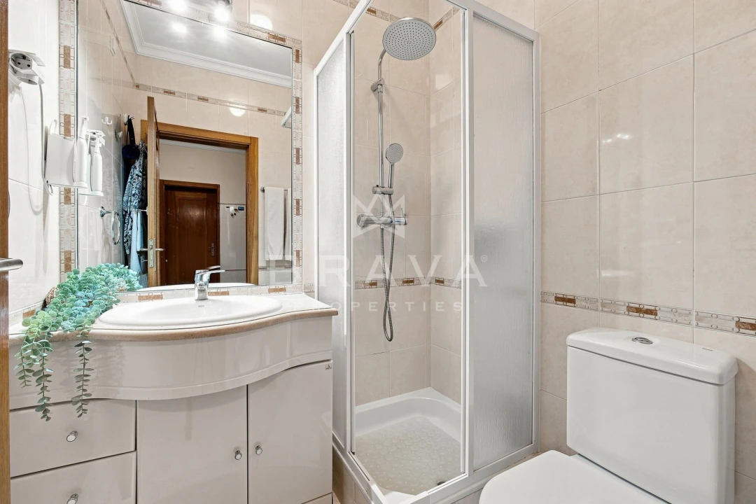 Apartamento T2 para Venda em Quarteira Foto 17