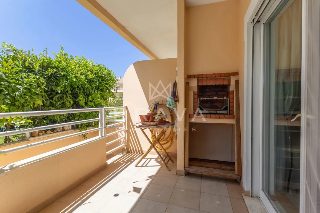 Apartamento T2 para Venda em Quarteira Foto 6
