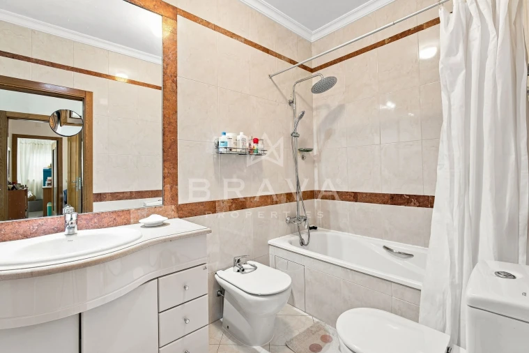 Apartamento T2 para Venda em Quarteira Foto 13