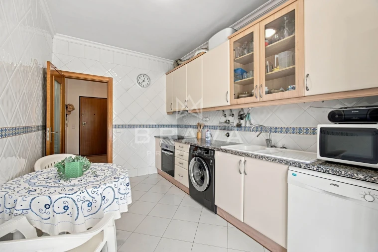 Apartamento T2 para Venda em Quarteira Foto 8