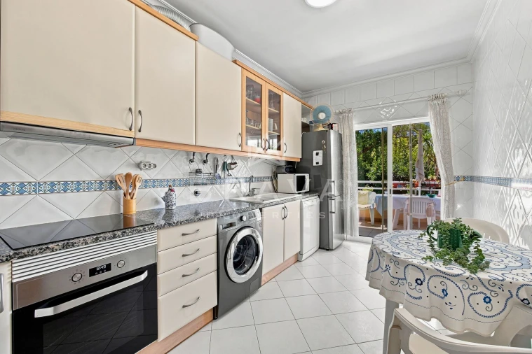 Apartamento T2 para Venda em Quarteira Foto 7