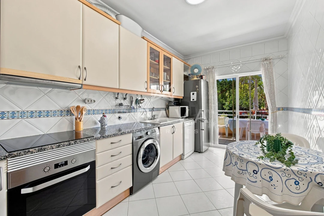 Apartamento T2 para Venda em Quarteira Foto 7