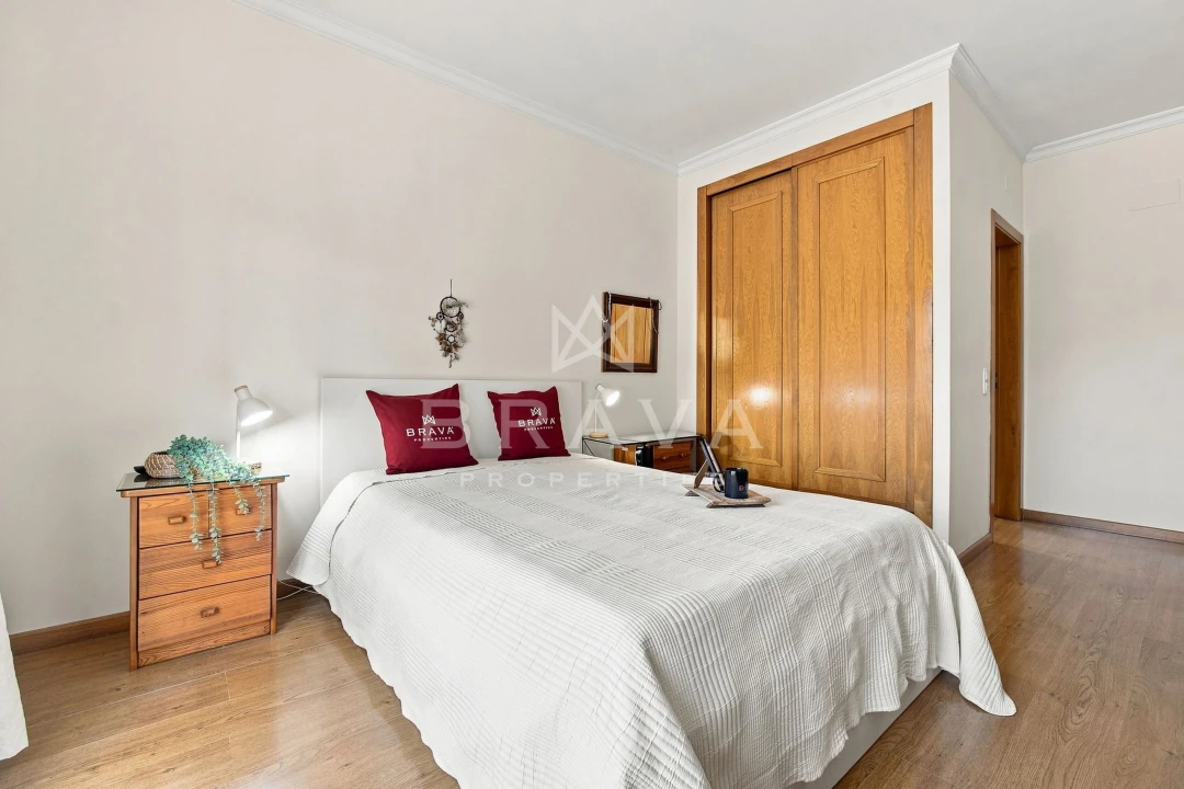 Apartamento T2 para Venda em Quarteira Foto 11