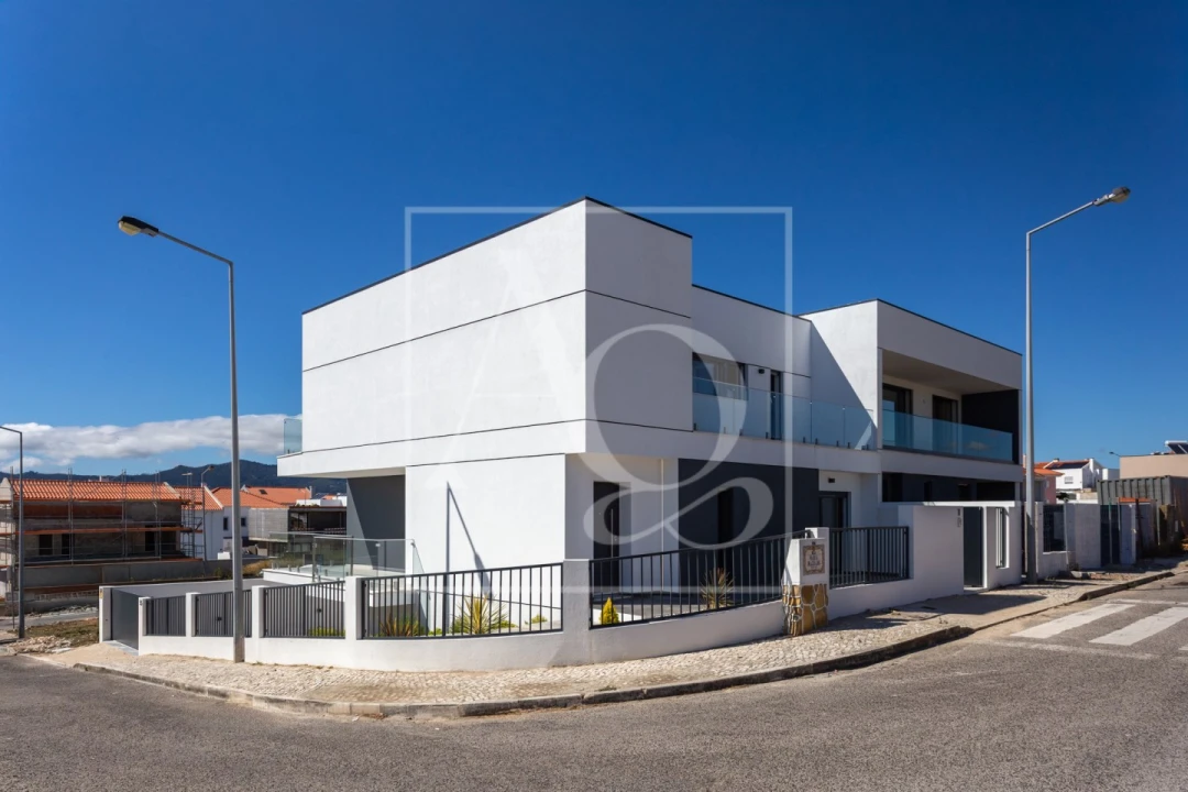 Moradia T4 para Venda em São Domingos de Rana Foto 5