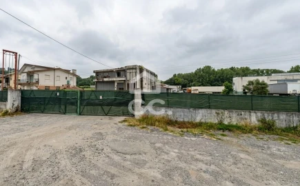 Armazém para Venda em Fiães