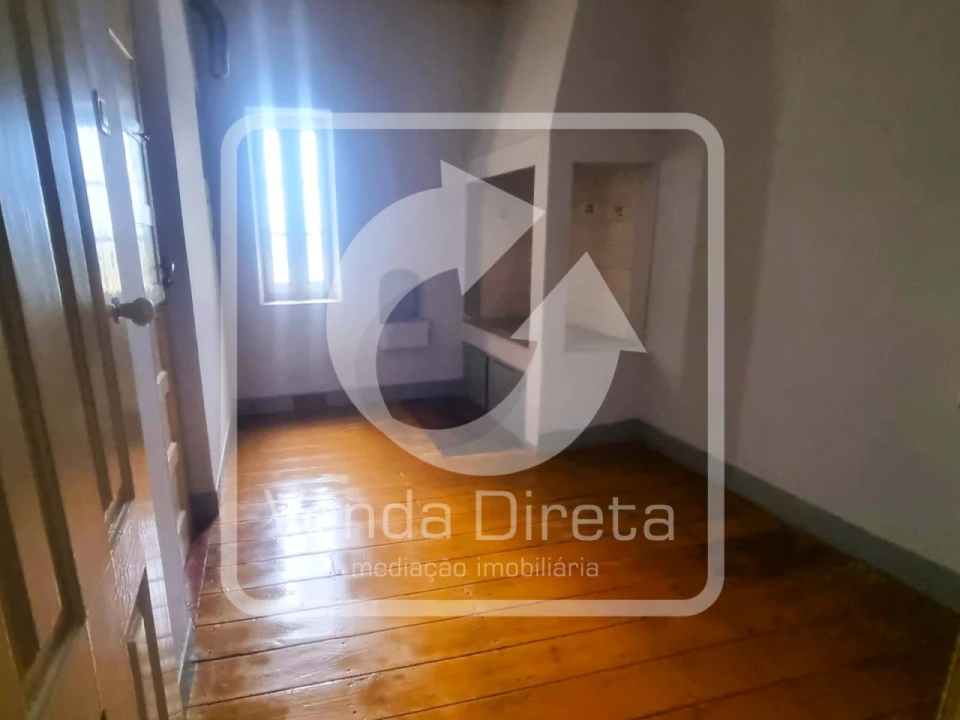 Prédio para Venda em Alcoentre Foto 8