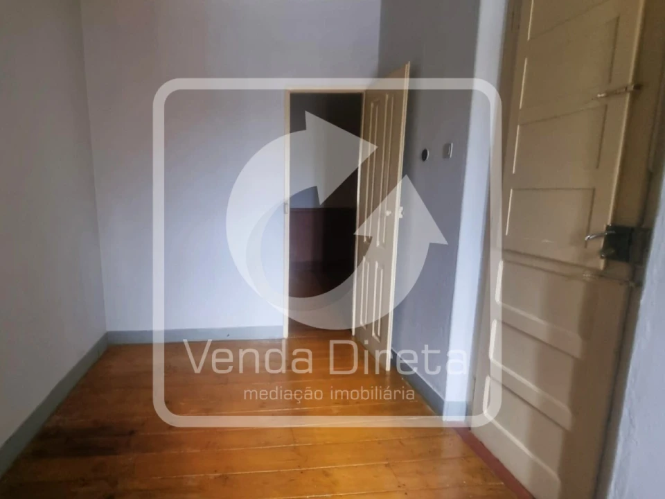 Prédio para Venda em Alcoentre Foto 10