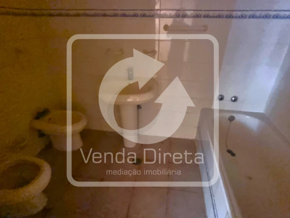 Prédio para Venda em Alcoentre Foto 11