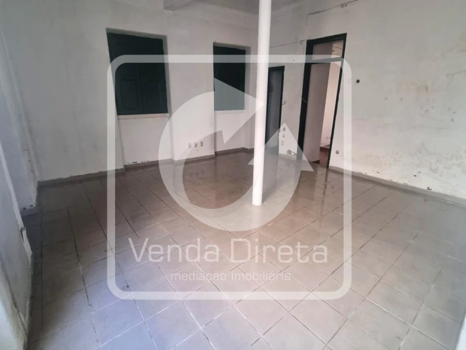 Prédio para Venda em Alcoentre Foto 12