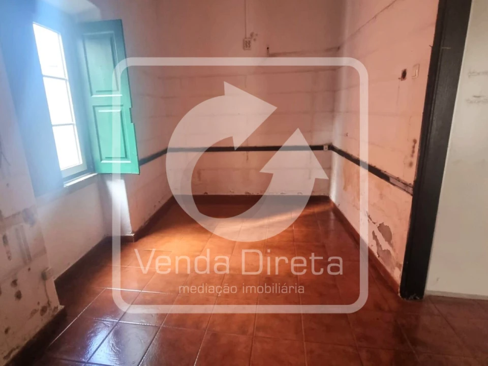 Prédio para Venda em Alcoentre Foto 13