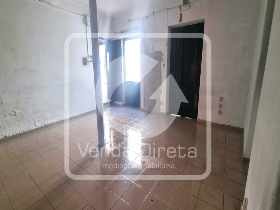 Prédio para Venda em Alcoentre Foto 14