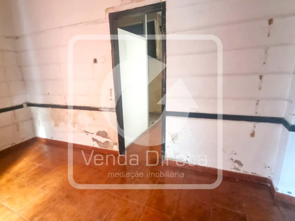 Prédio para Venda em Alcoentre Foto 15