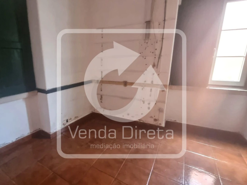 Prédio para Venda em Alcoentre Foto 17