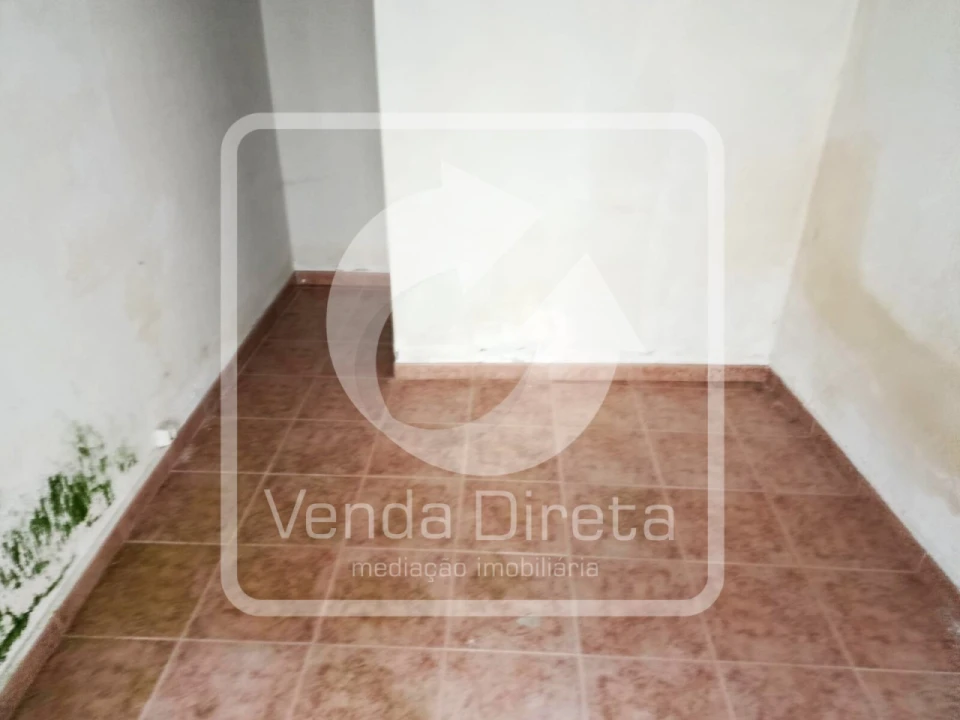 Prédio para Venda em Alcoentre Foto 18