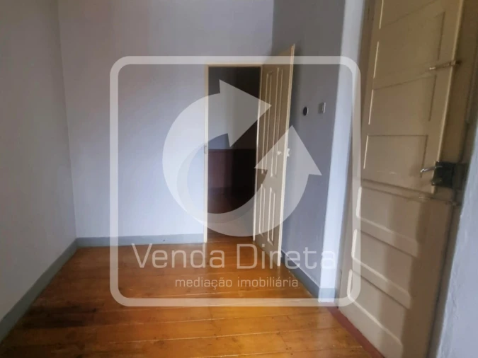 Prédio para Venda em Alcoentre Foto 10