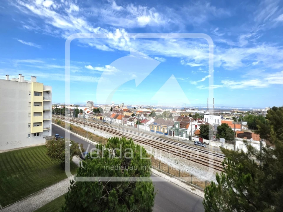 Apartamento T3 para Arrendamento em Alto do Seixalinho, Santo André e Verderena Foto 17