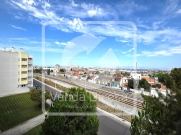 Apartamento T3 para Arrendamento em Alto do Seixalinho, Santo André e Verderena