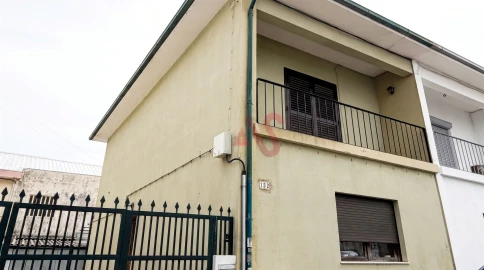 Moradia T2 para Arrendamento em Gondomar (São Cosme), Valbom e Jovim