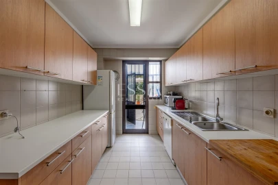 Apartamento T3 para Arrendamento em Aldoar, Foz do Douro e Nevogilde