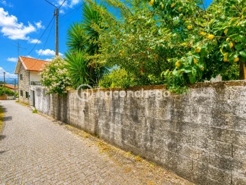 Moradia T3 para Venda em Vila Cova e Feitos