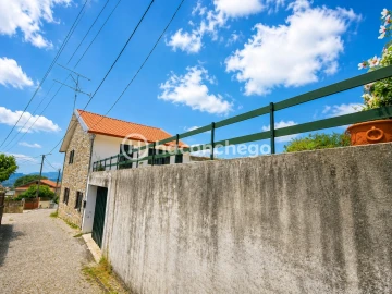 Moradia T3 para Venda em Vila Cova e Feitos