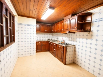 Moradia T3 para Venda em Vila Cova e Feitos