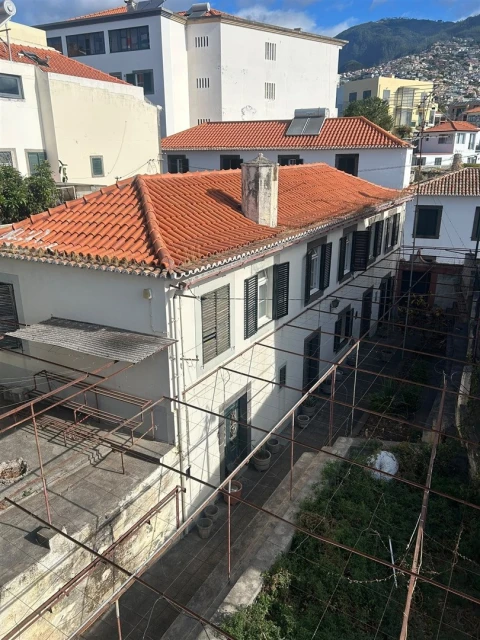 Moradia T5 para Venda em Funchal (São Pedro)