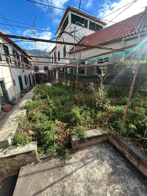 Moradia T5 para Venda em Funchal (São Pedro)