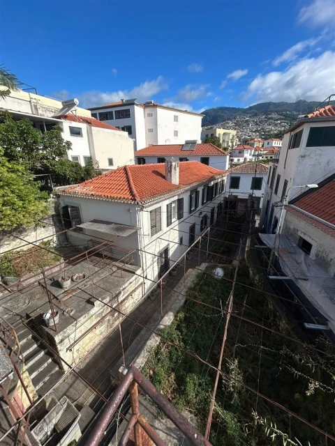 Moradia T5 para Venda em Funchal (São Pedro)