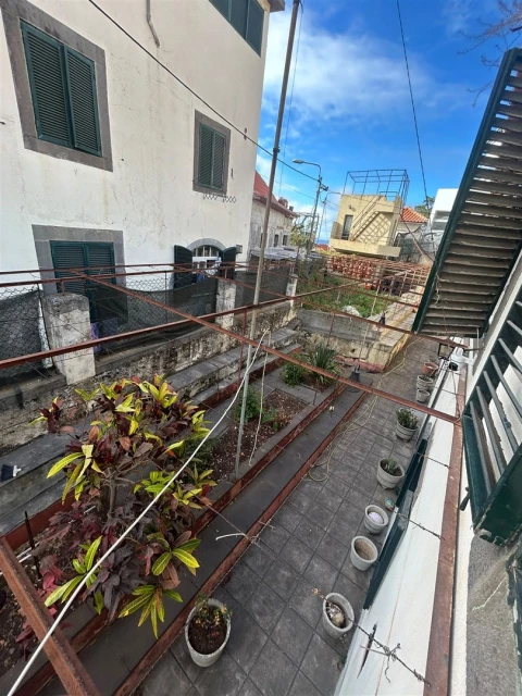 Moradia T5 para Venda em Funchal (São Pedro)